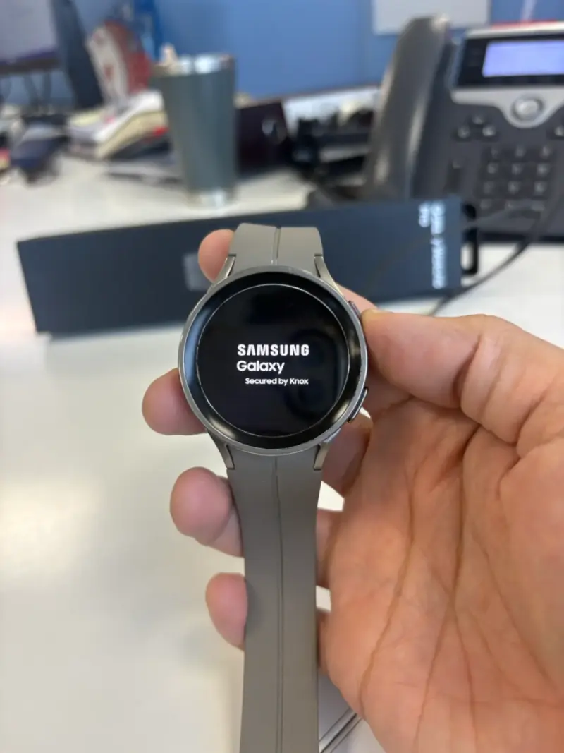 Reloj inteligente Samsung Galaxy con correa gris - 3
