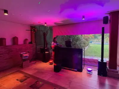Equipo de DJ Profesional para Eventos - miniatura 3
