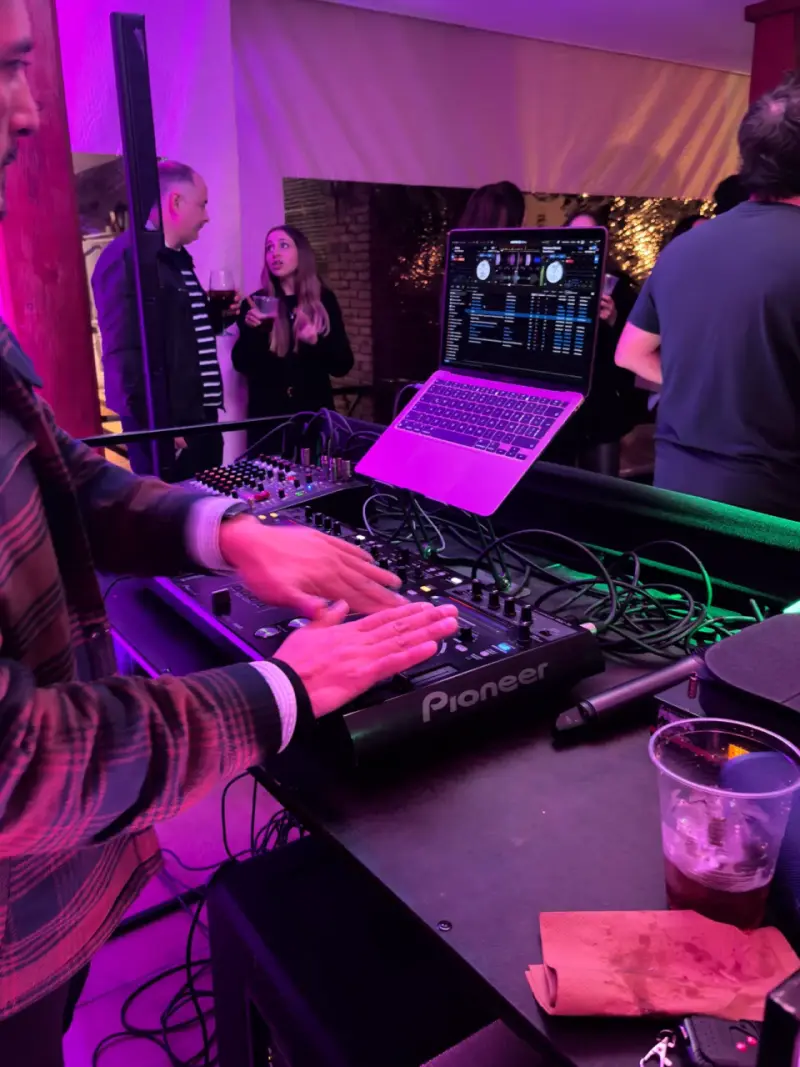 Equipo de DJ Profesional para Eventos - 4