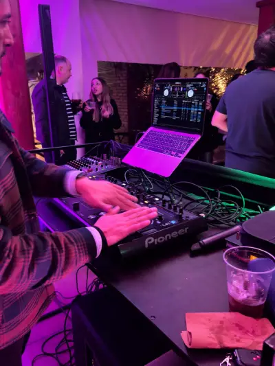 Equipo de DJ Profesional para Eventos - miniatura 4