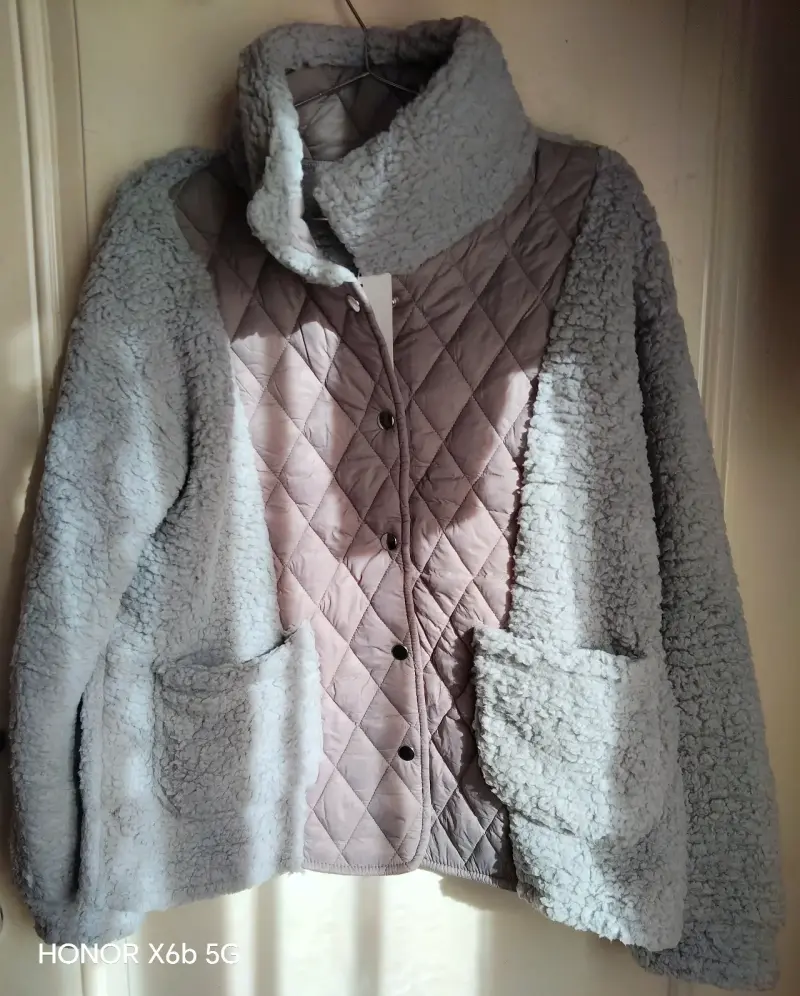 Chaqueta acolchada negra con textura RoseOnly - 3
