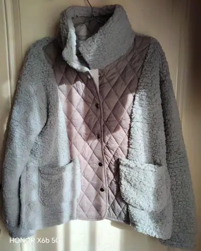 Chaqueta acolchada negra con textura RoseOnly - miniatura 3