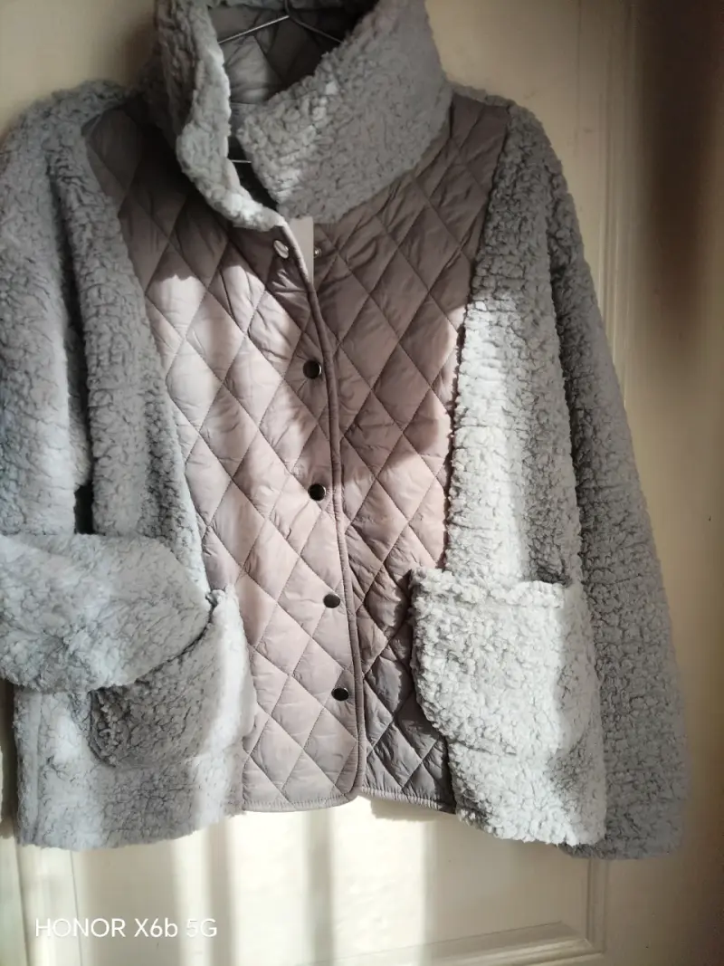 Chaqueta acolchada negra con textura RoseOnly - 4