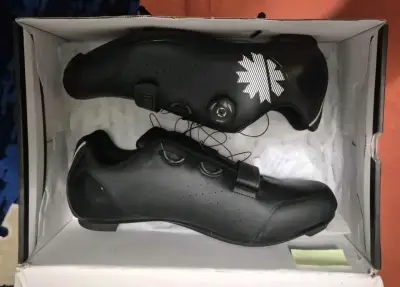 Zapatillas de Ciclismo Mountain Gear Negras - miniatura 3