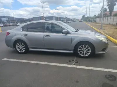 Subaru New Legacy 2010 en buen estado - miniatura 2