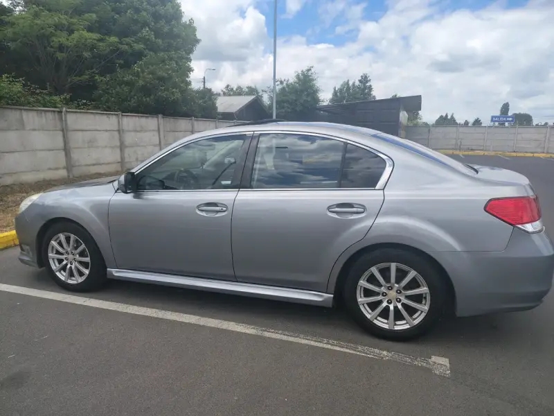 Subaru New Legacy 2010 en buen estado - 3