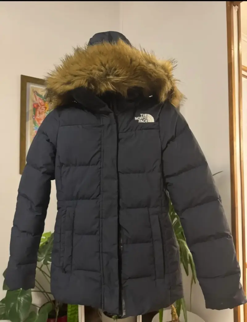 Parka The North Face con capucha de piel sintética