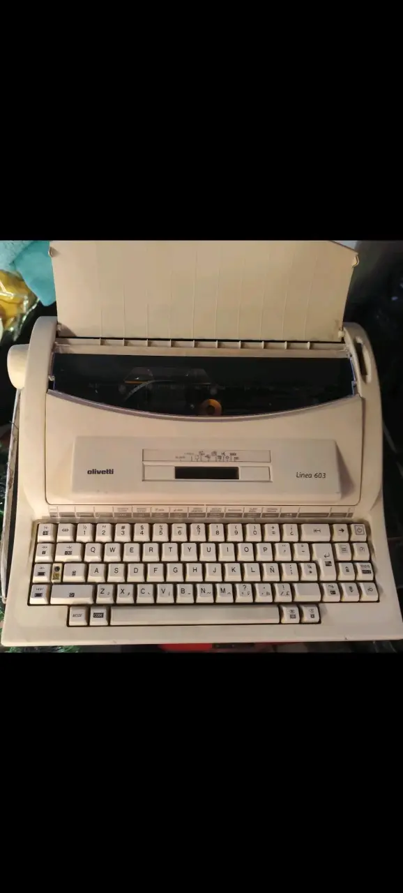 Máquina de escribir Olivetti Linea 603