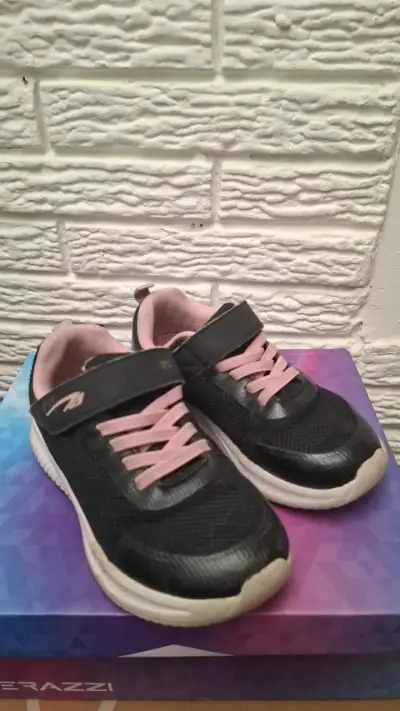 Zapatillas deportivas negras para niñas - miniatura 1