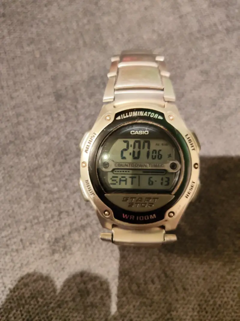 Reloj digital Casio Illuminator WR100M - 1