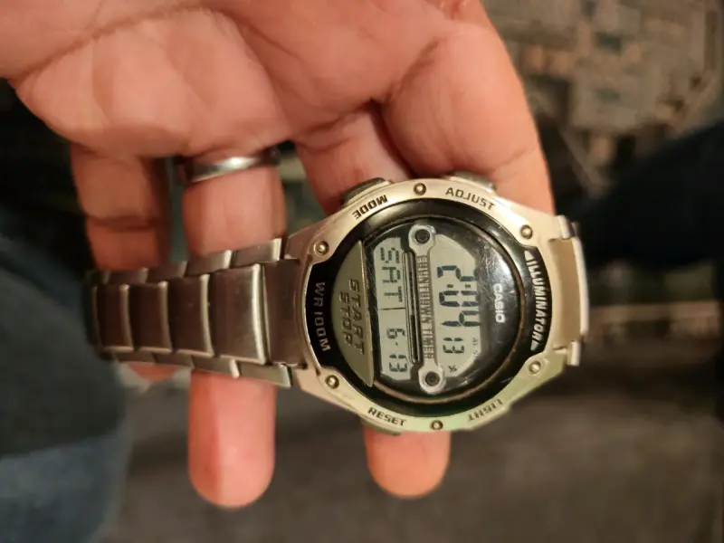 Reloj digital Casio Illuminator WR100M - 3