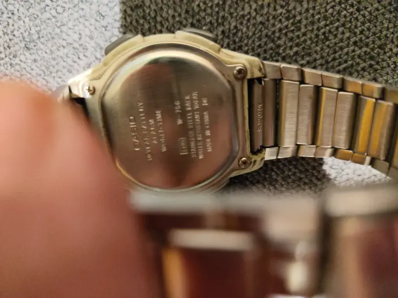 Reloj digital Casio Illuminator WR100M - 4