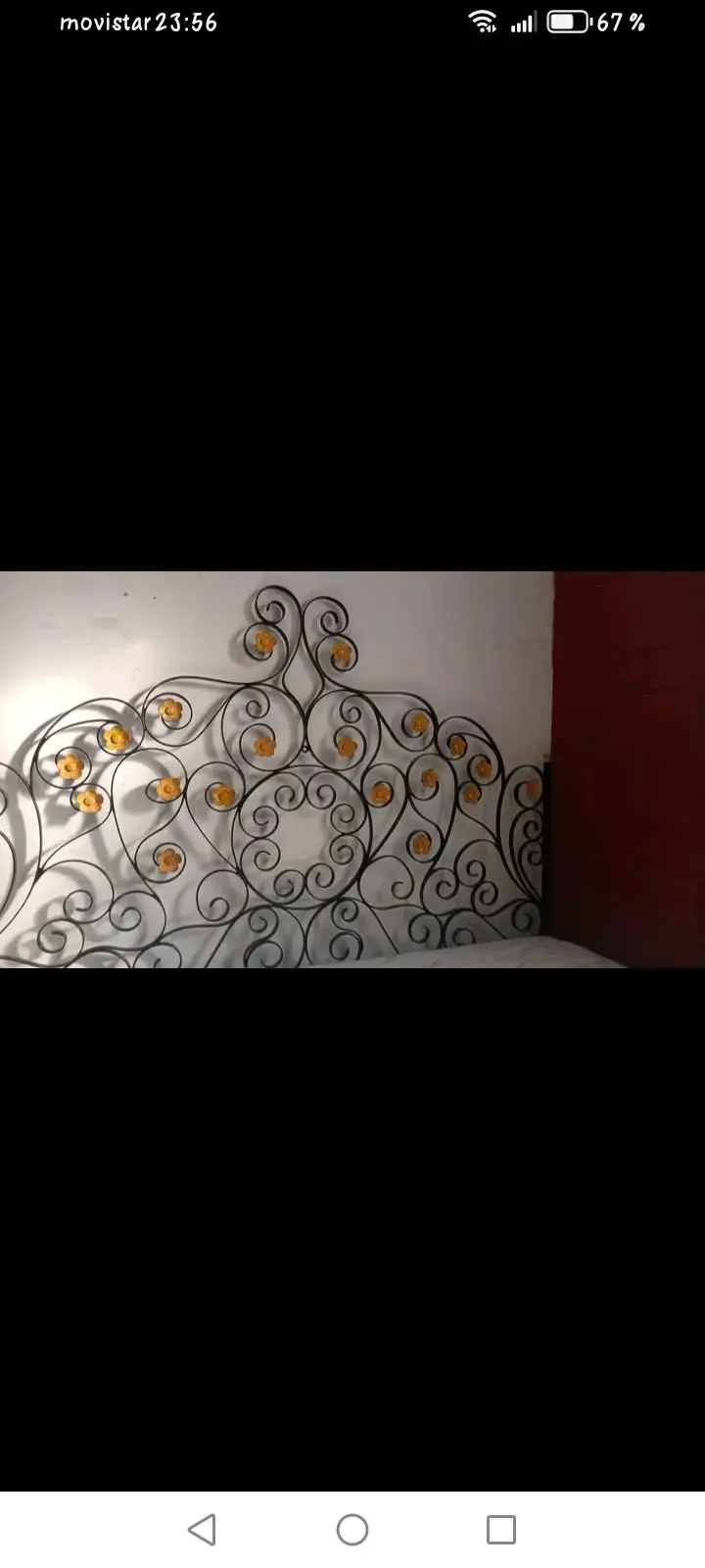 Cabecera de cama de hierro forjado con diseño floral