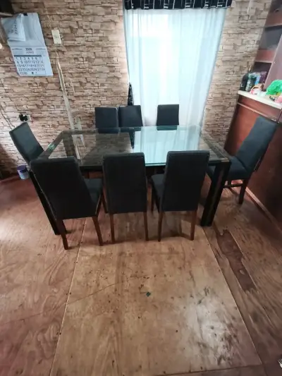 Mesa de comedor de vidrio con 8 sillas - miniatura 2