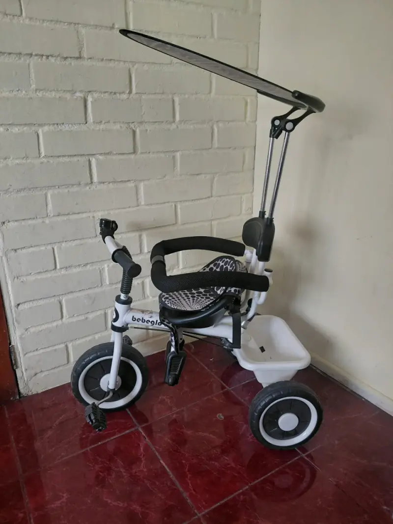 Triciclo para niños Bebeglo con manillar ajustable - 1