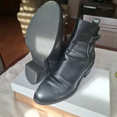 Botines de cuero negro con hebilla - miniatura 1