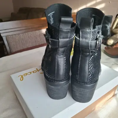 Botines de cuero negro con hebilla - miniatura 2