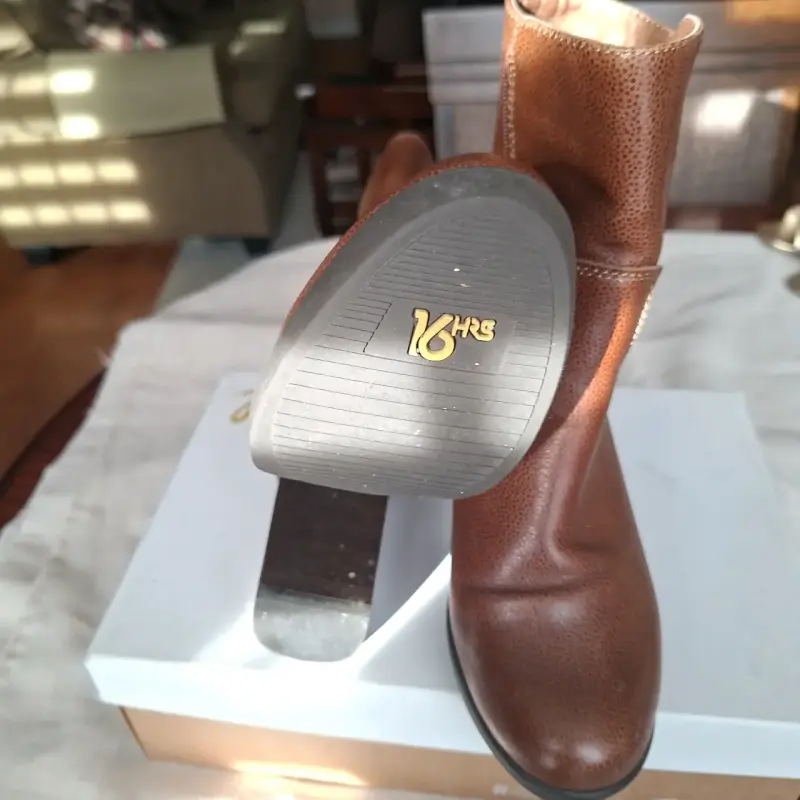 Botines de cuero marrón con tacón alto - 2