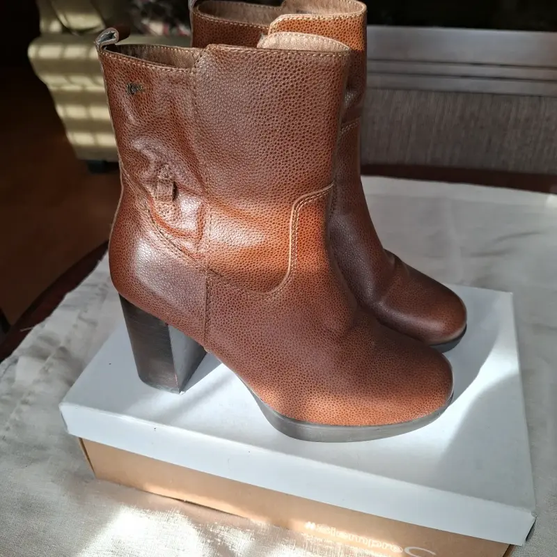 Botines de cuero marrón con tacón alto - 3