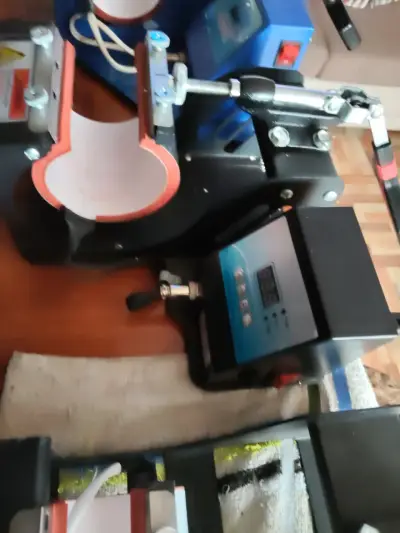 Máquina de estampado de tazas con control digital - miniatura 1
