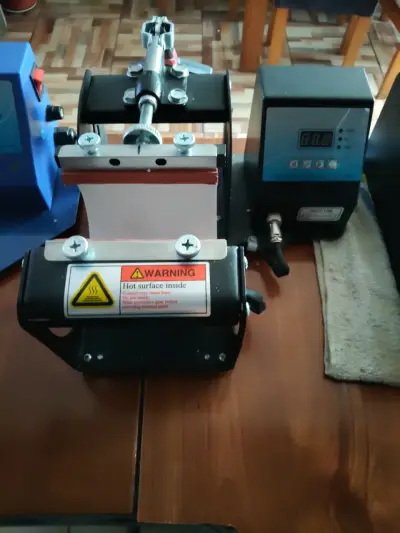 Máquina de estampado de tazas con control digital - miniatura 2