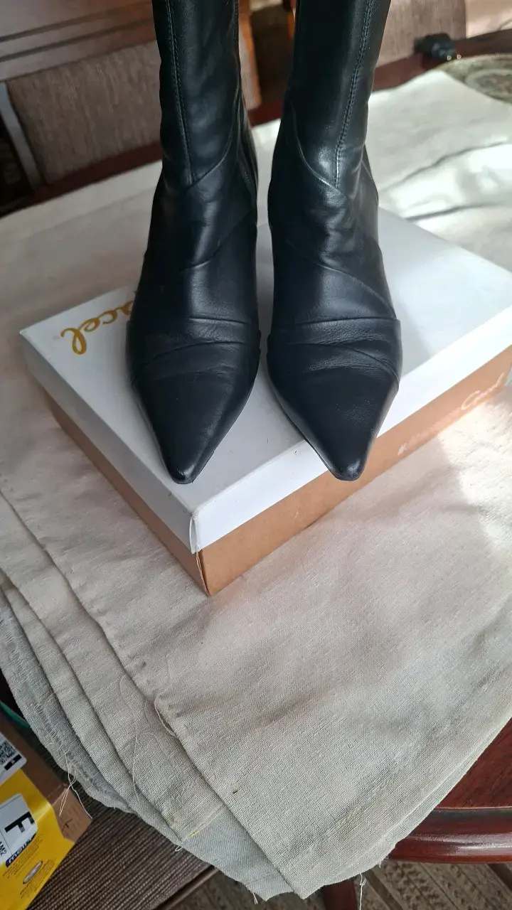 Botines de cuero negro con tacón alto - 2