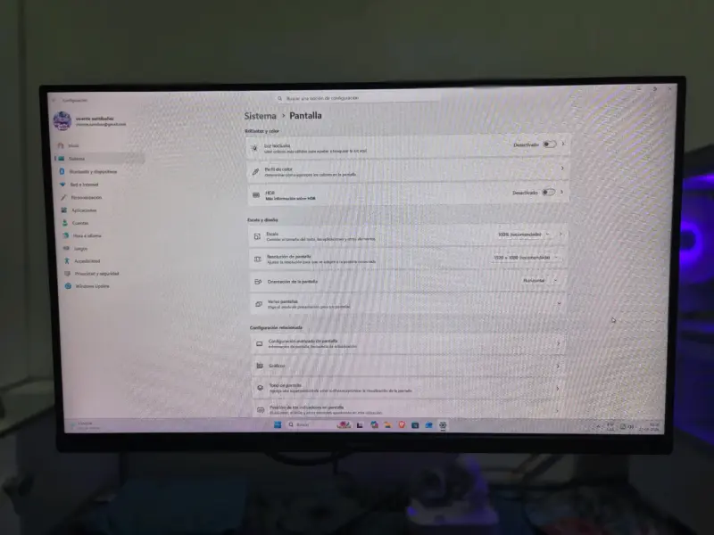 Monitor Gamer 24'' Master-G con Iluminación RGB - 1