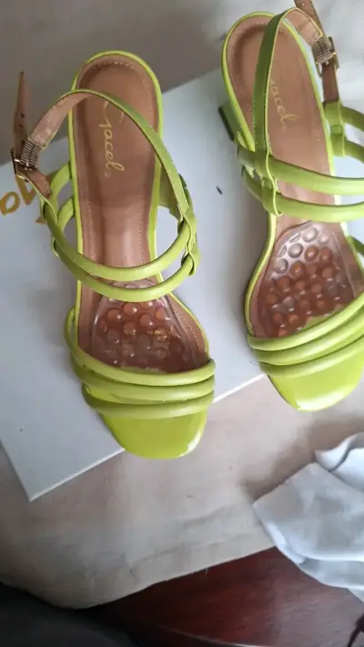 Sandalias verdes de tacón medio para mujer - miniatura 3