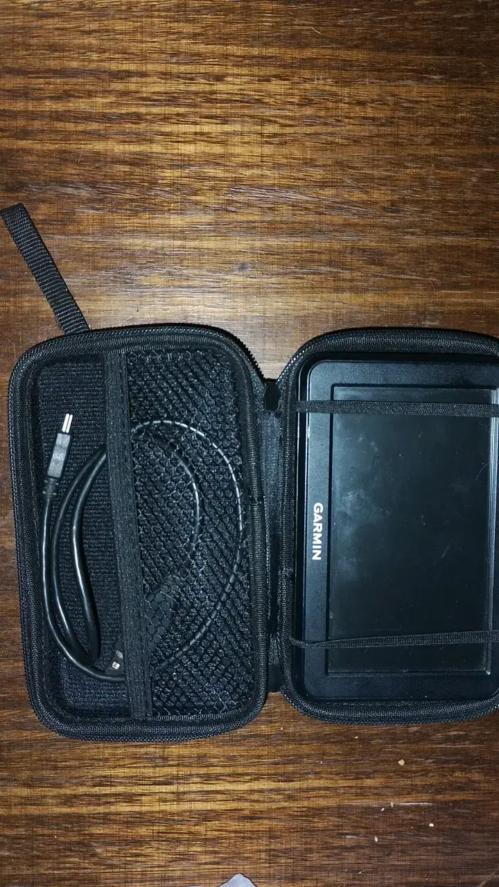 GPS Garmin con estuche y cable - 1