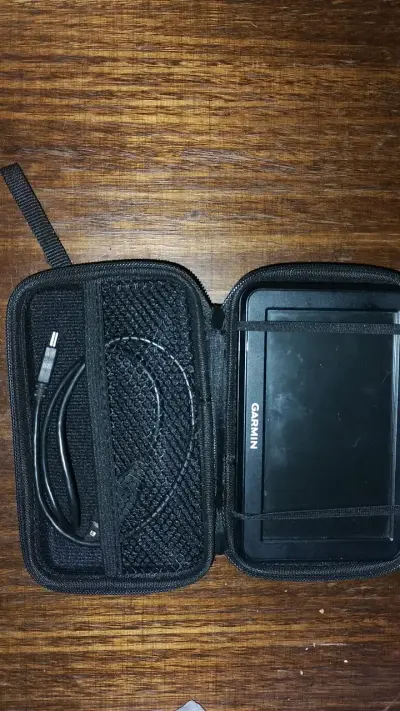 GPS Garmin con estuche y cable - miniatura 1