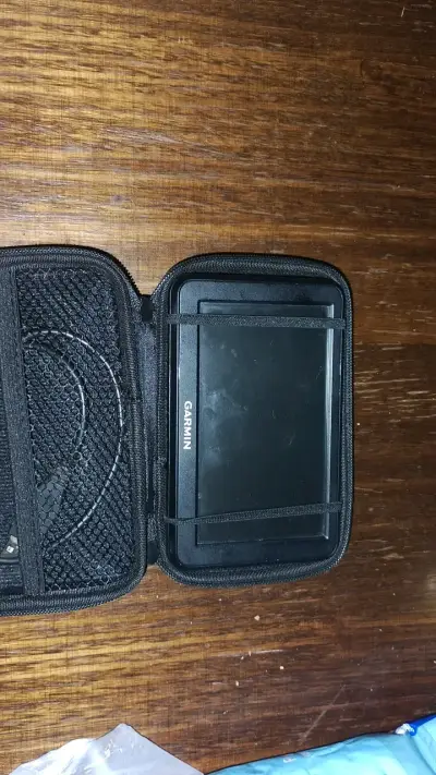 GPS Garmin con estuche y cable - miniatura 2