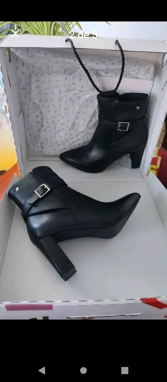 Botines de cuero negro con tacón alto