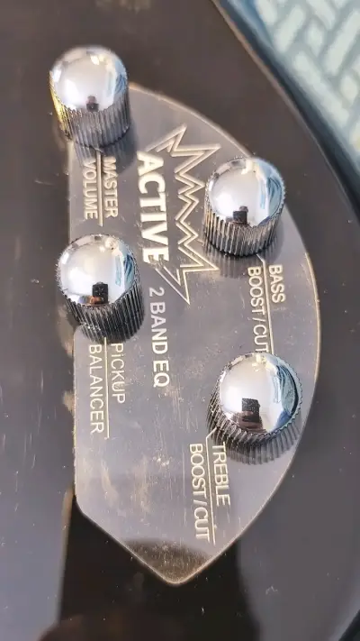 Bajo eléctrico Cort negro con ecualizador activo - miniatura 2