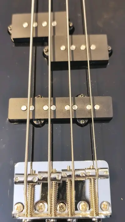 Bajo eléctrico Cort negro con ecualizador activo - miniatura 3