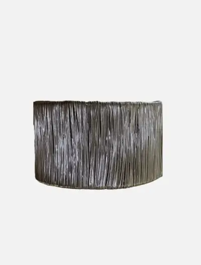 Brazalete ancho de metal plateado texturizado - miniatura 1