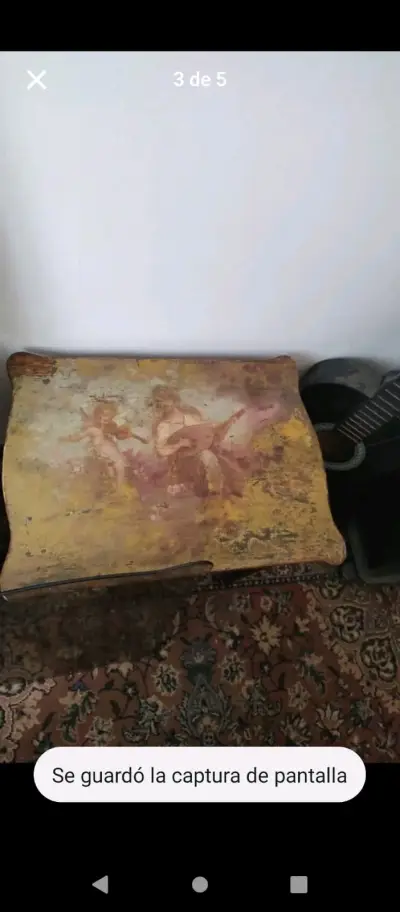 Baúl antiguo decorativo con diseño artístico - miniatura 1