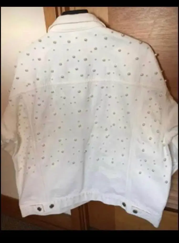 Chaqueta de mezclilla blanca con perlas - 2