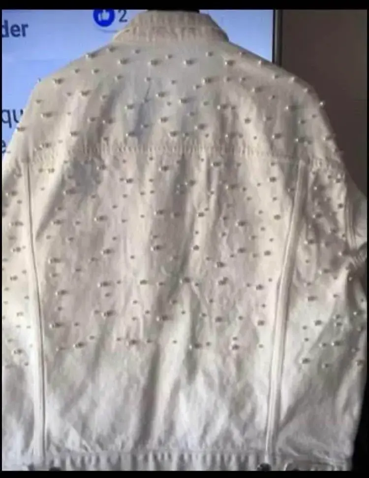 Chaqueta de mezclilla blanca con perlas - 3