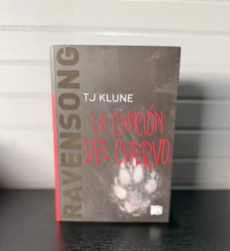 Libro 'La Canción del Cuervo' de TJ Klune - 1