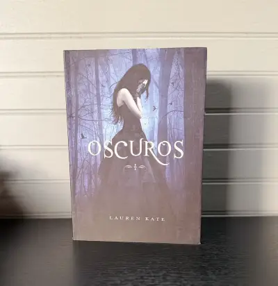 Libro Oscuros de Lauren Kate en buen estado - miniatura 1