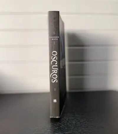 Libro Oscuros de Lauren Kate en buen estado - miniatura 2