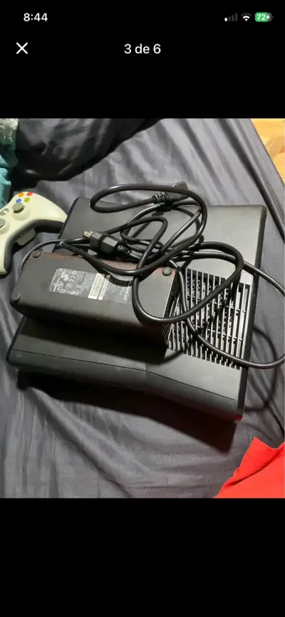 Consola Xbox 360 con control y fuente de poder - miniatura 2