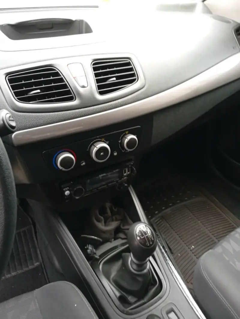 Renault Fluence 2014 en buen estado - 3