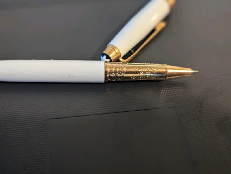 Bolígrafo Montblanc Meisterstück blanco y dorado - 1