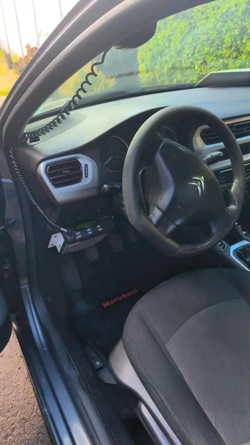 Citroën C-Elysée 2018 en buen estado - 2