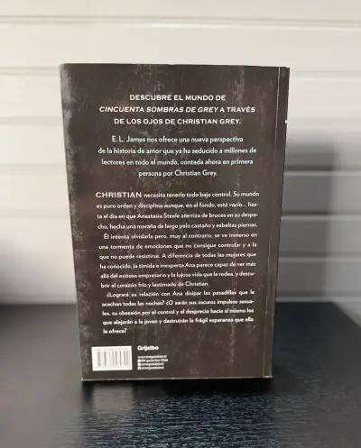 Libro 'Grey' de E.L. James en buen estado - miniatura 4