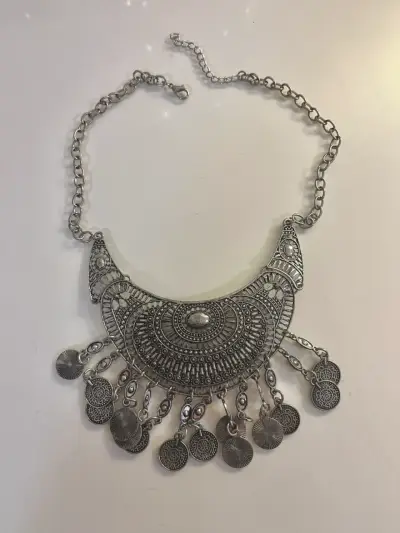 Collar bohemio de metal con colgantes - miniatura 2