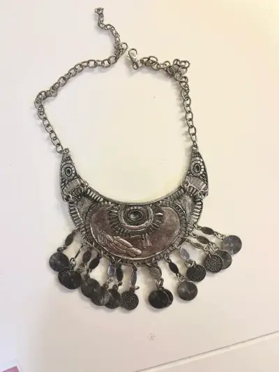 Collar bohemio de metal con colgantes - miniatura 4