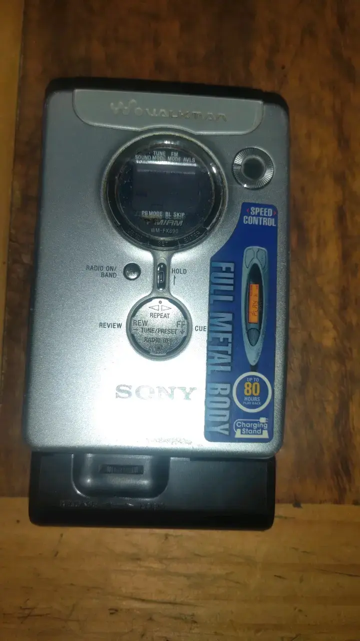 Walkman Sony WM-FX700 con cuerpo metálico