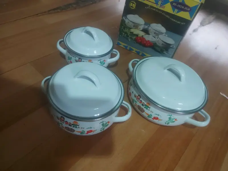 Juego de ollas esmaltadas con diseño floral - 1